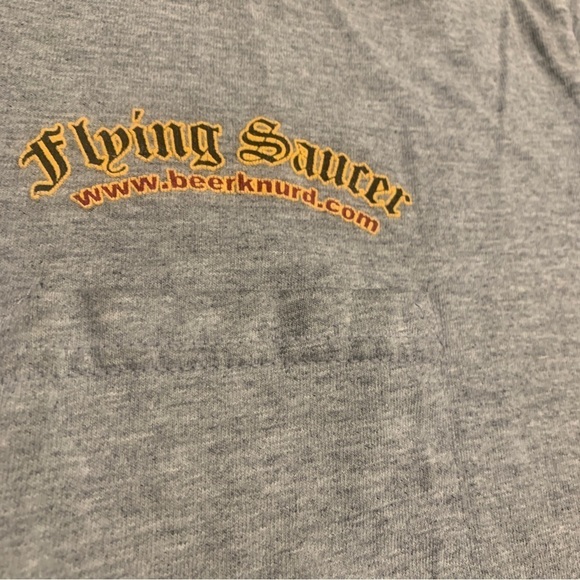 Men’s Grey Kiss My Girlfriend While I Drink Your Beer T-Shirt Flying Saucer XXL - Picture 3 of 8